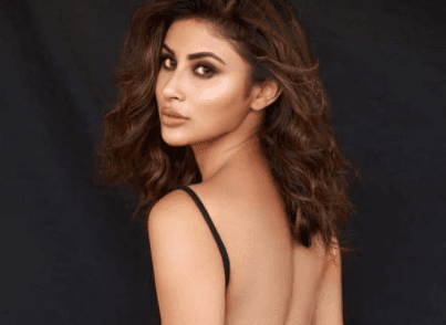 बैकलेस ड्रेस में मौनी रॉय की कातिलाना अदाएं, इन फोटोज से एक्ट्रेस ने फैंस की बढ़ा दी दिलों की धड़कन