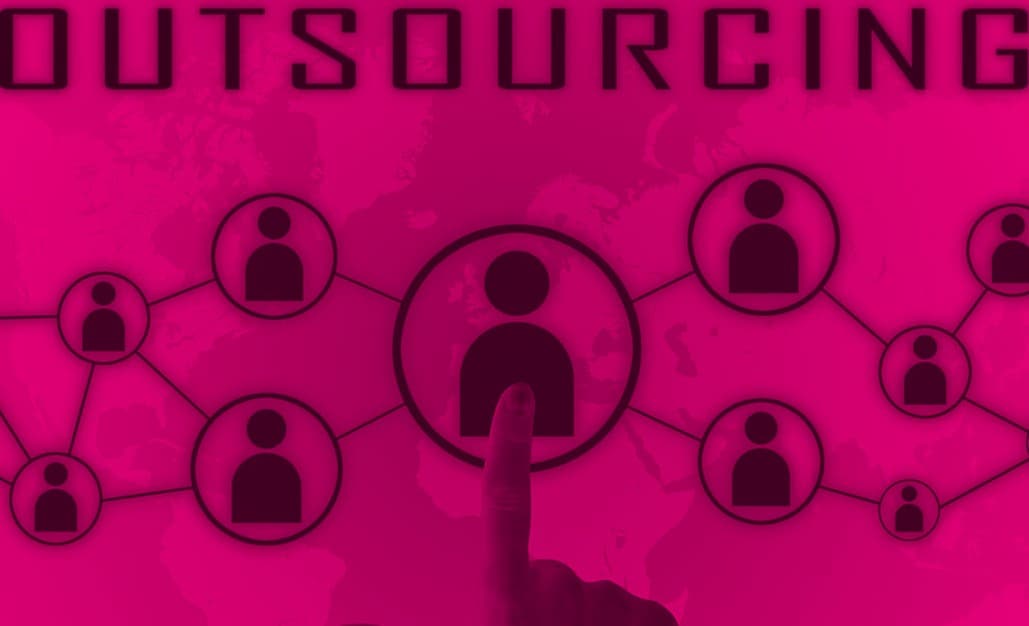 आउटसोर्सिंग हब बनने की राह