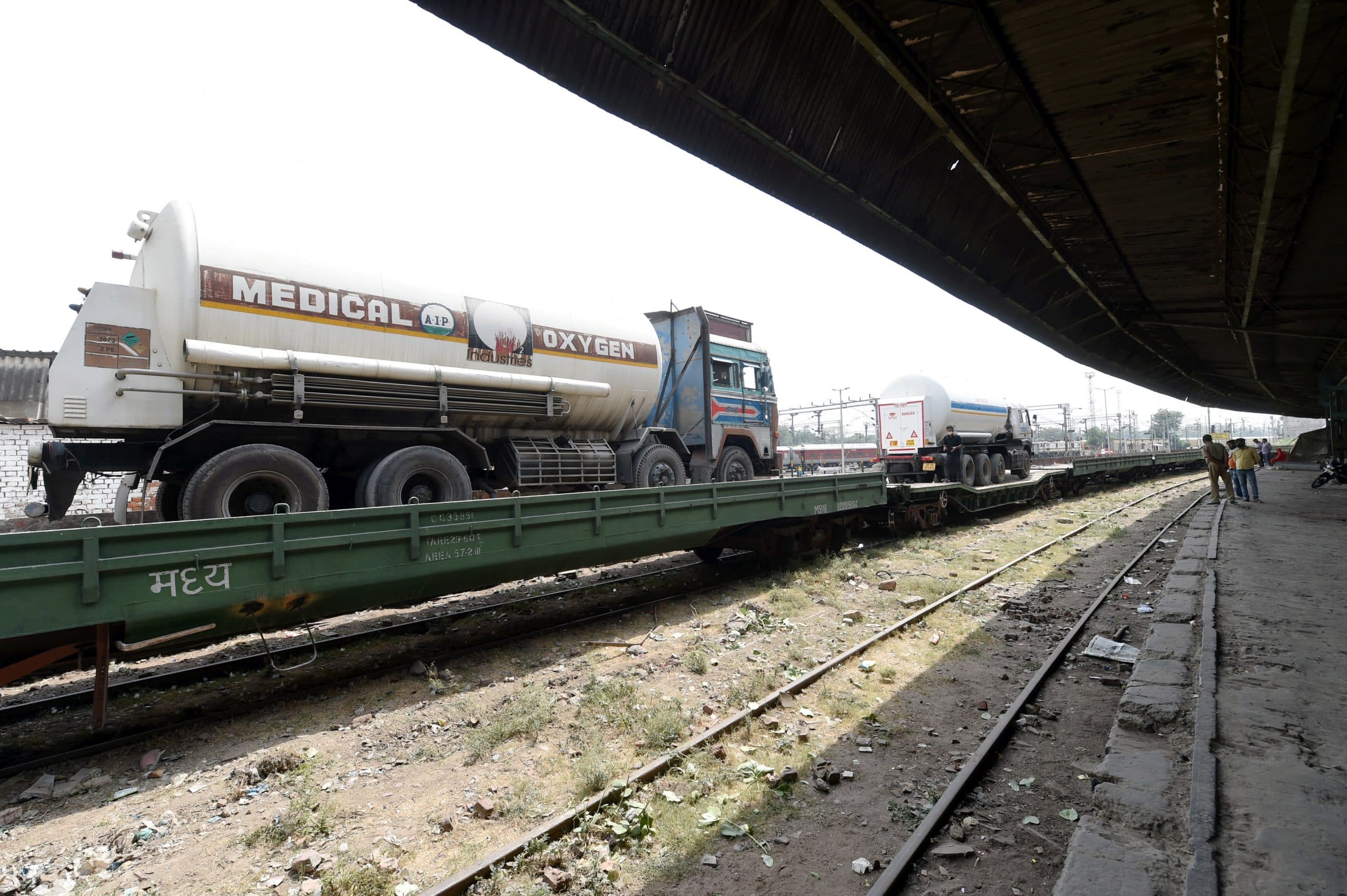 Oxygen Special Train  : झारखंड ने दी यूपी को ‘संजीवनी’ ! बोकारो से 30,000 लीटर तरल ऑक्सीजन लेकर लखनऊ पहुंची ‘ऑक्सीजन एक्सप्रेस’