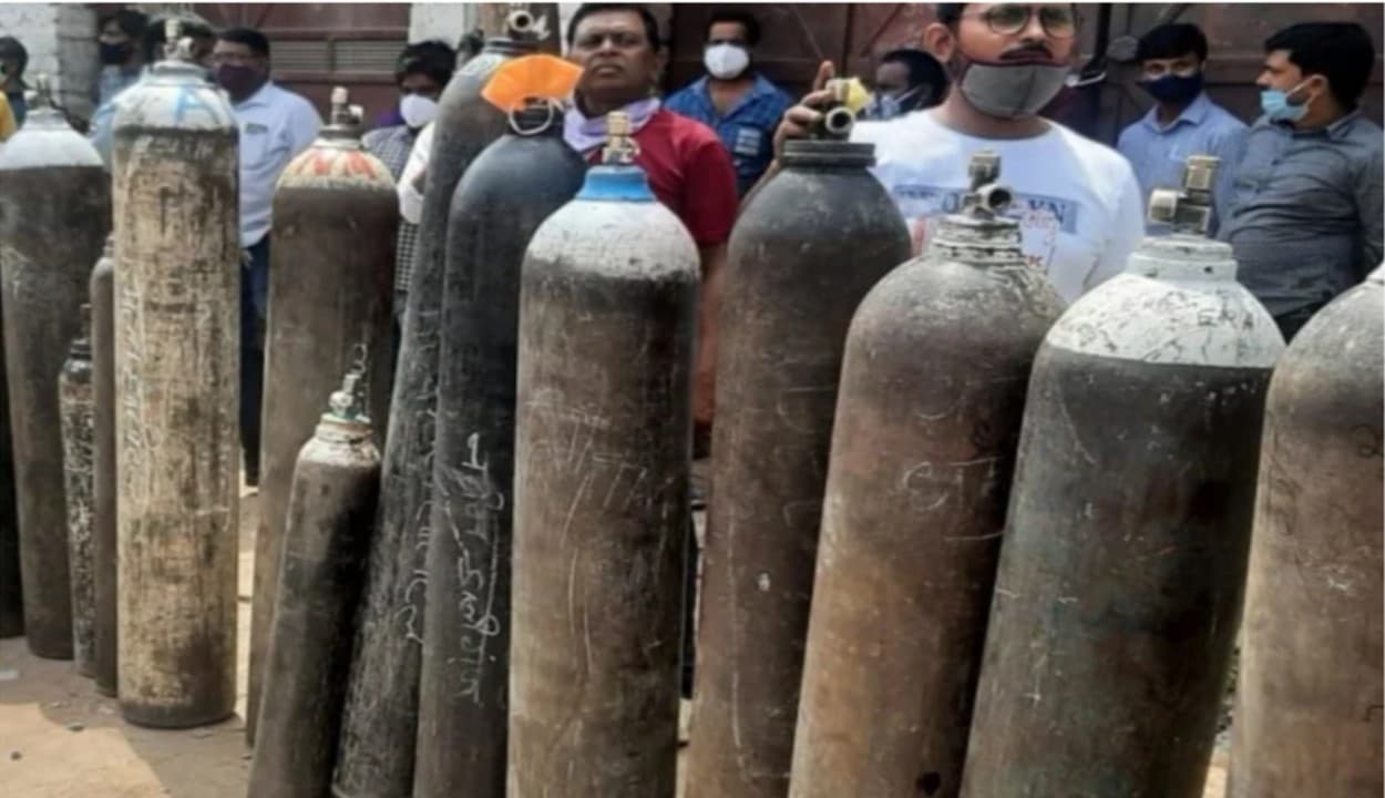 दिल्ली के ऑक्सीजन सिलेंडर रीफिल सेंटर पर छापा, द्वारका के नंगली सखरावटी से 70 सिलेंडर बरामद