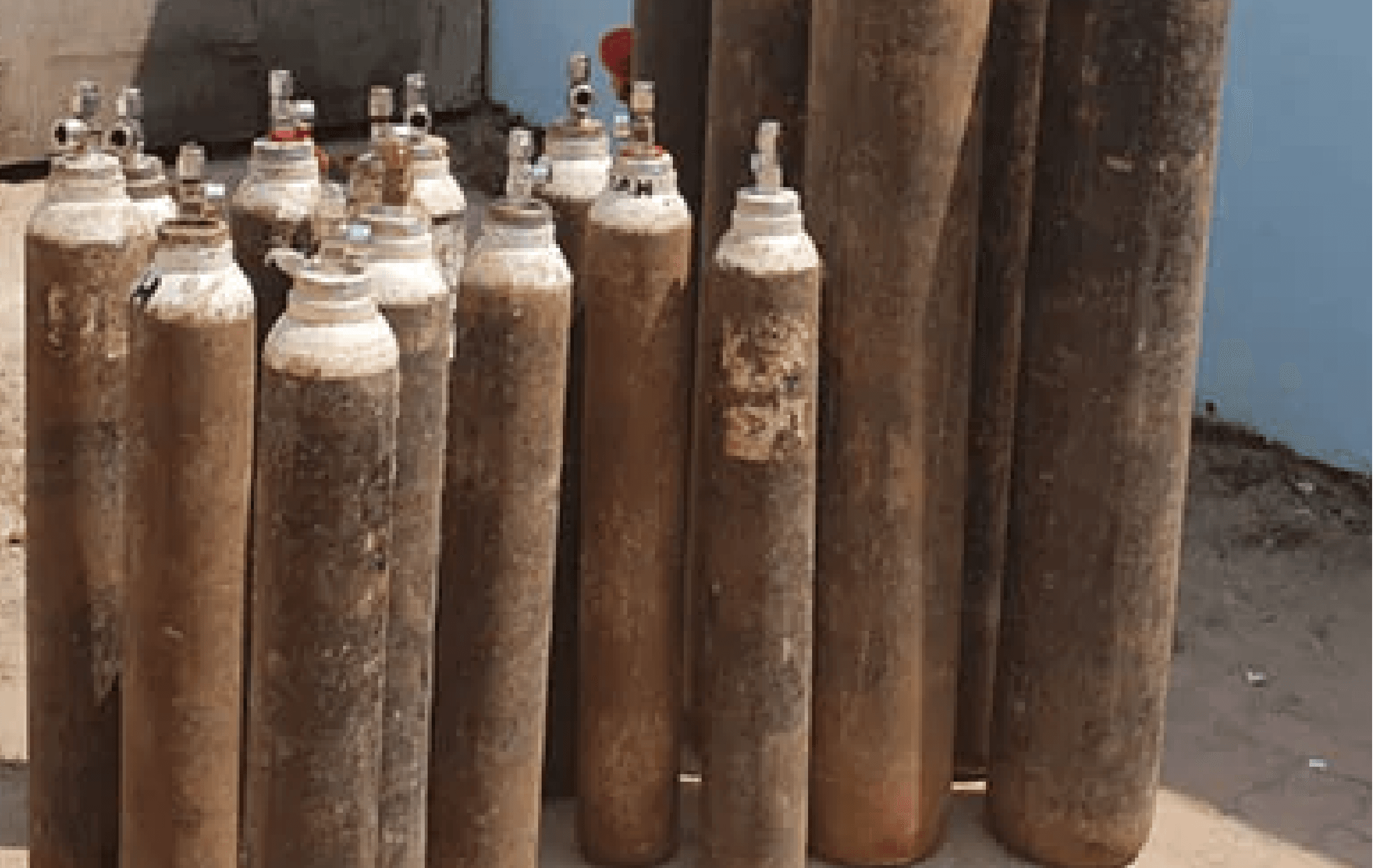 देश के कई उद्योग क्षेत्र में मेडिकल ऑक्सीजन पर रोक, स्वास्थ्य सुविधाओं के लिए पहले देने का आदेश