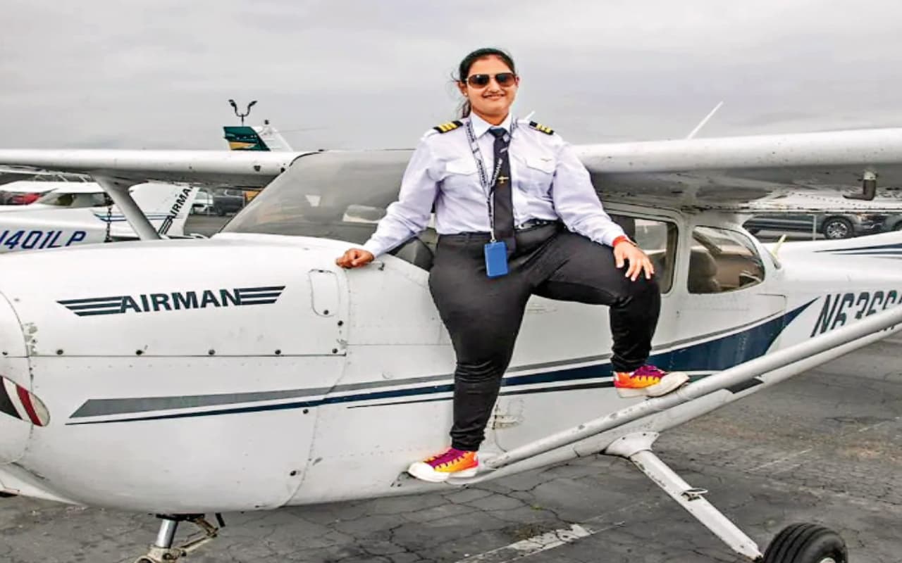 भारत में सबसे कम उम्र की कमर्शियल पायलट बनीं हिमाचल की साक्षी कोचर, सूरत की मैत्री पटेल का तोड़ा रिकॉर्ड