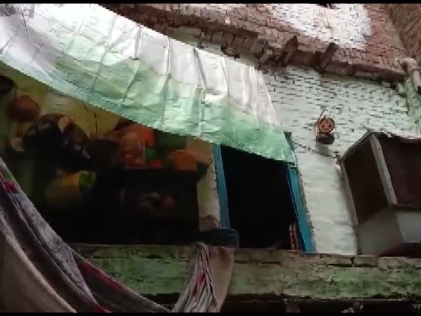 कानपुर में बड़ा हादसा : मकान की छत ढहने से मां सहित दो बच्चों की मौत, पिता की हालत गंभीर