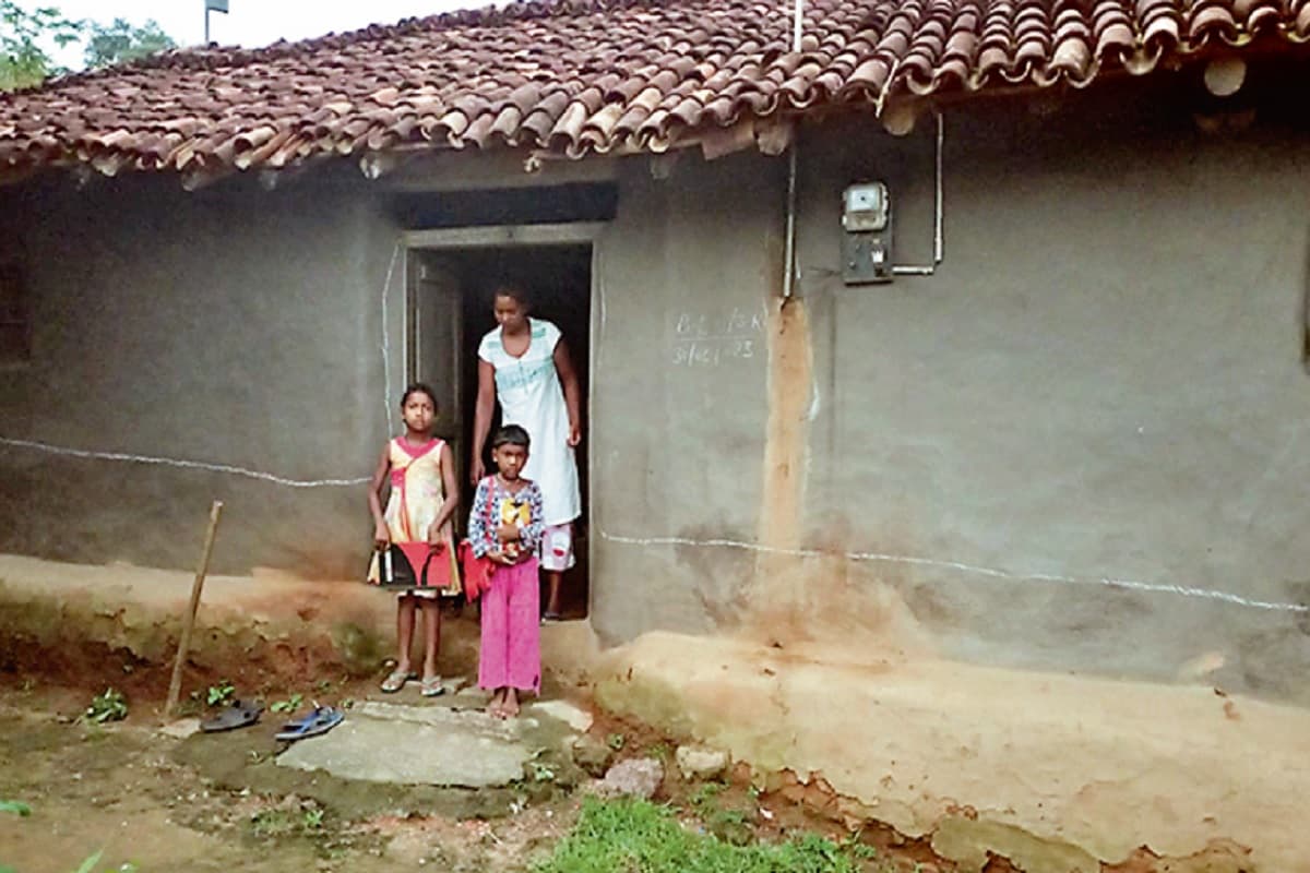 झारखंड : विकास से कोसों दूर है आर्चबिशप कार्डिनल तेलेस्फोर पी टोप्पो का गांव, आज तक नहीं बनी पक्की सड़क