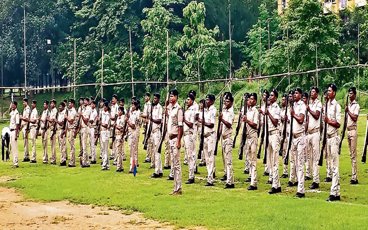 PHOTOS: झारखंड में स्वतंत्रता दिवस को लेकर तैयारियां शुरू, कराया जा रहा परेड का रिहर्सल