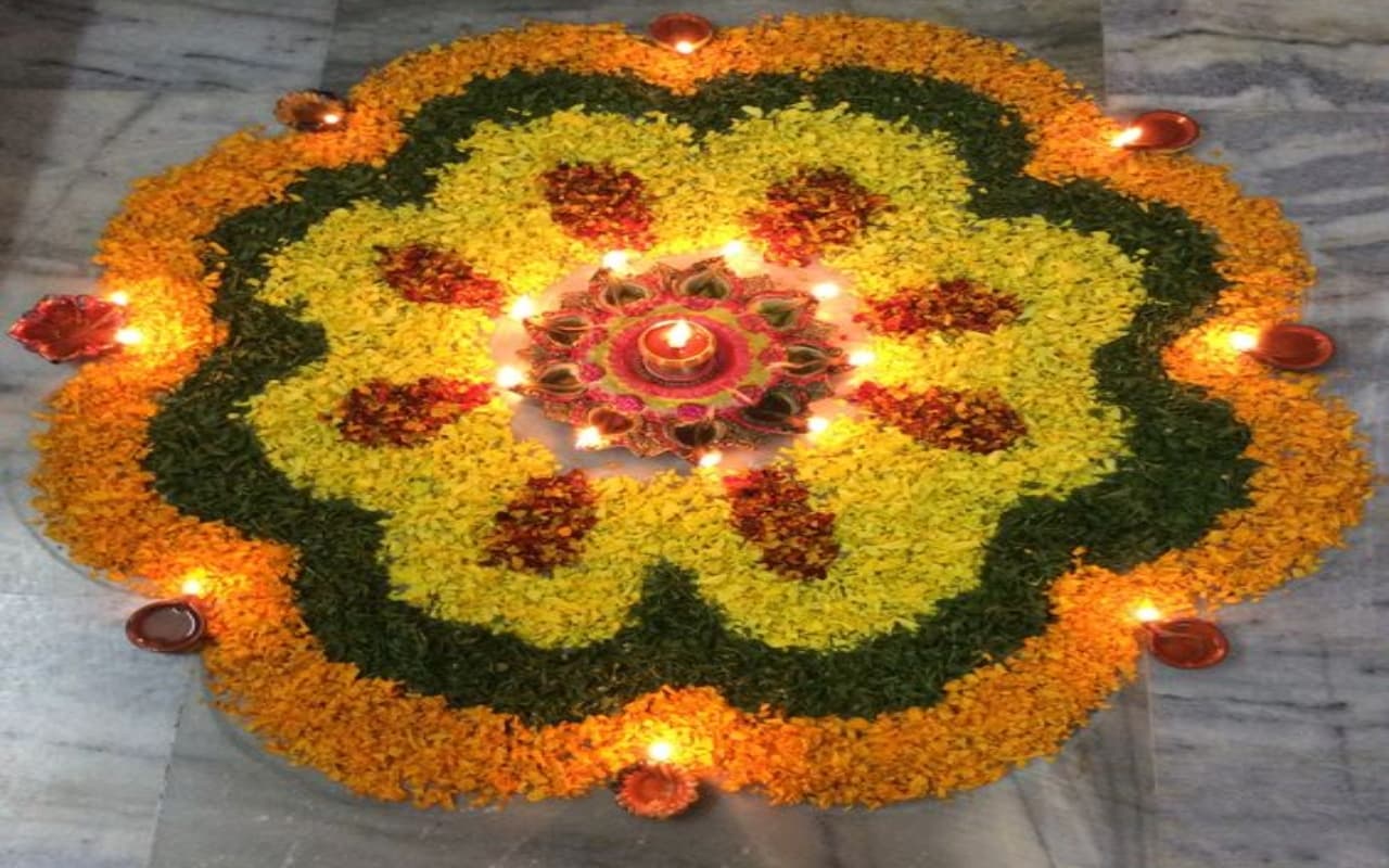 Diwali 2023 Rangoli Design: दिवाली पर रंगों के बजाय फूलों से बनाएं सुंदर रंगोली डिजाइन