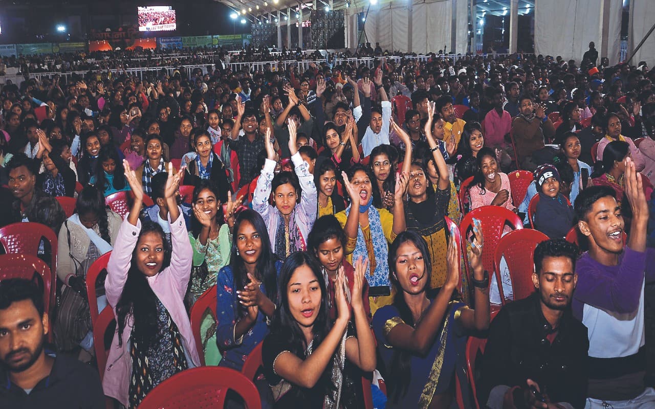 रांची के मोरहाबादी मैदान में जनजातियों ने अपने लोक संगीत और नृत्य से बिखेरा जलवा, देखें तस्वीरें