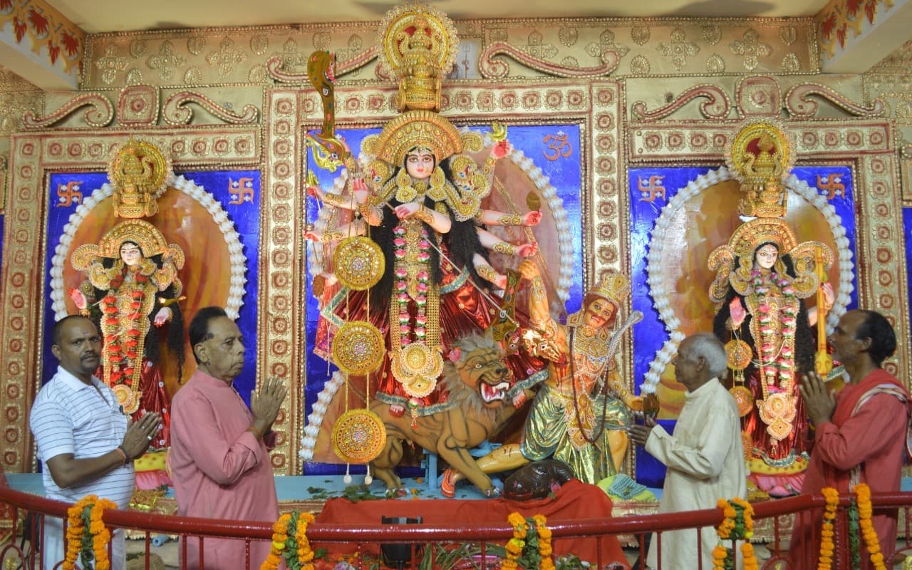 Durga Puja 2022: हजारीबाग में मां दुर्गा की निकली डोली, देखें तस्वीरें