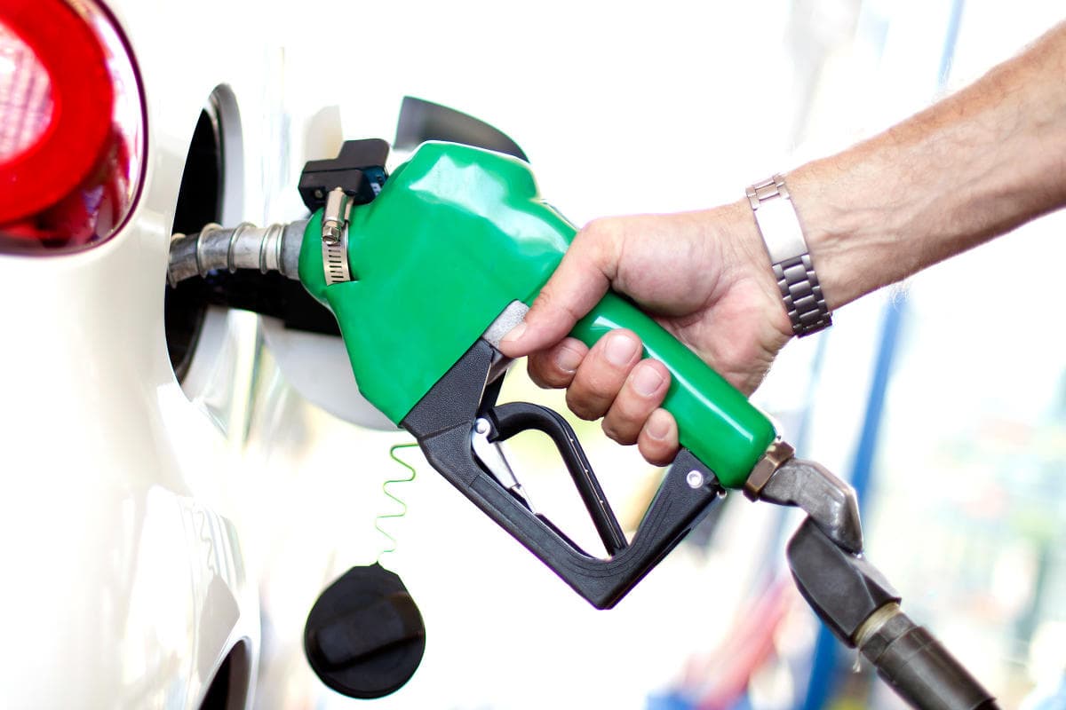 Petrol: सस्ता पेट्रोल लेने नेपाल पहुंच रहे बिहारवासी, पड़ोसी देश में तेल के दाम जानकर आप भी हो जाएंगे हैरान...