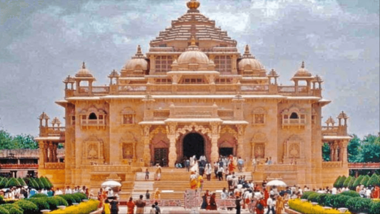 बिहार: वृंदावन का प्रेम मंदिर से लेकर बुर्ज खलीफा में मां के दर्शन, तस्वीरों में देखें कैसा होगा पूजा का पंडाल