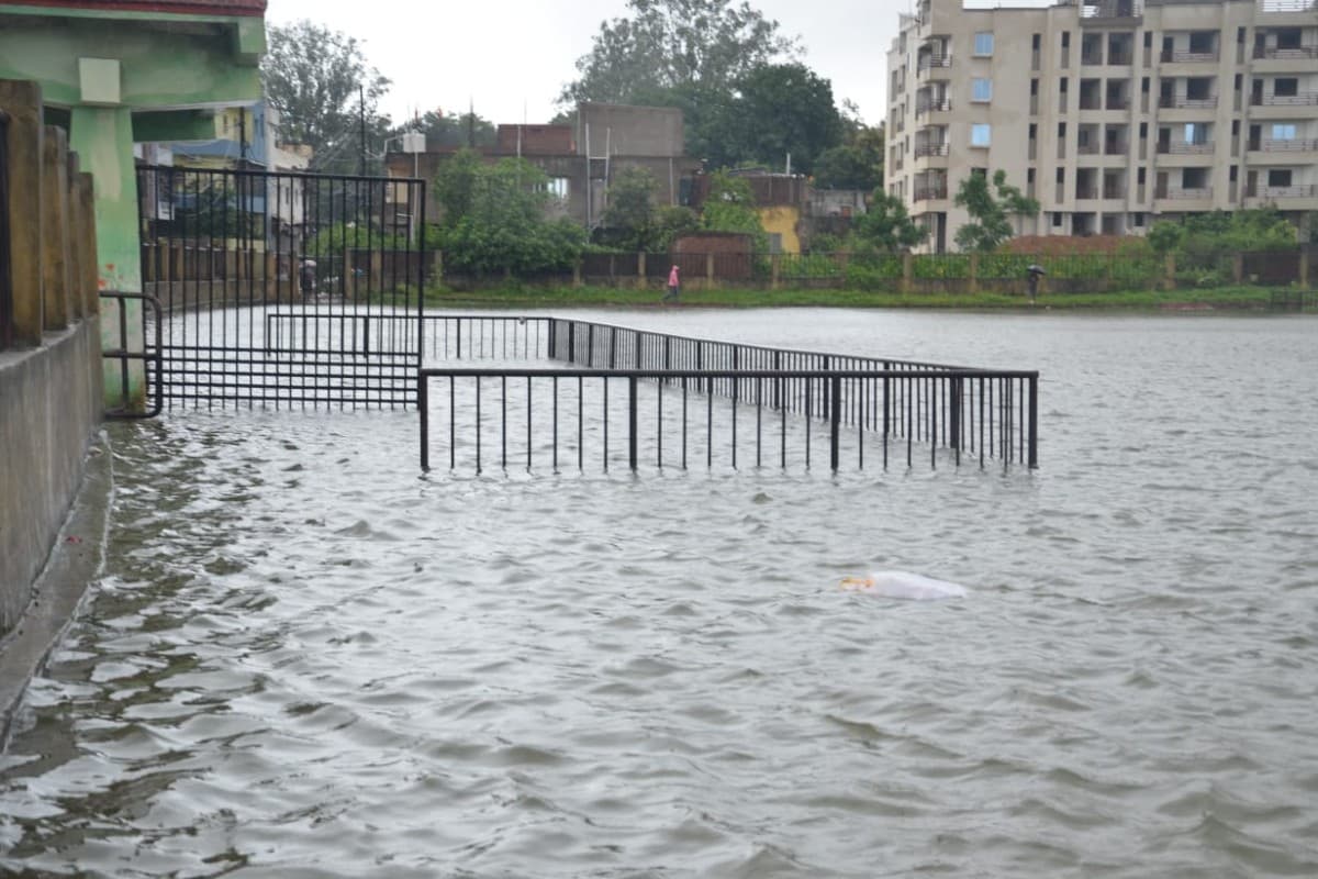 झारखंड: राजधानी रांची में कुदरत का कहर, झमाझम बारिश से पूरा शहर हुआ पानी-पानी, देखें तस्वीरें