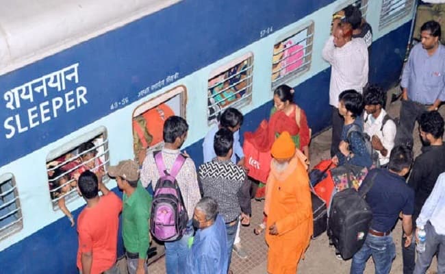 कोरोना का खौफ: मुंबई से पाटलिपुत्र जंक्शन पहुंचे हजारों यात्री बिना स्क्रीनिंग के रवाना, संक्रमण का खतरा
