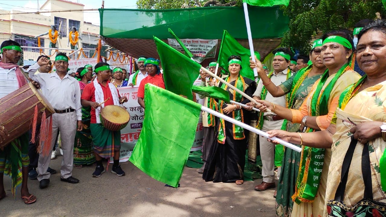 हूल दिवस को लेकर पदयात्रियों का जत्था दुमका से भोगनाडीह के लिए हुआ रवाना, 30 जून को होंगे कई कार्यक्रम