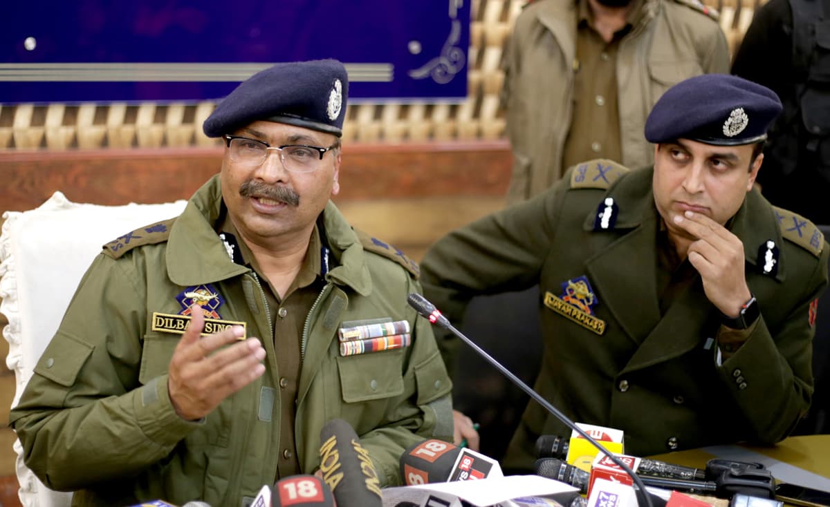 कश्मीरी छात्रों के सहारे देश में दहशत फैलाने की आतंकी साजिश का खुलासा, बिहार से खरीदे जा रहे थे हथियार