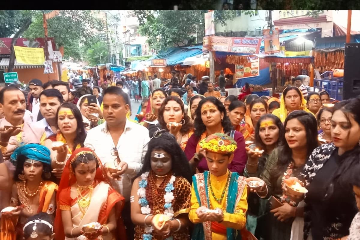 PHOTOS: सावन की छठी सोमवारी को बाल मंडली ने की रांची के पहाड़ी बाबा की भव्य महाआरती, झूमे श्रद्धालु