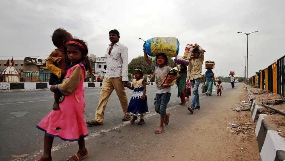 लॉकडाउन का दंशः मजदूरों संग 100 किमी पैदल चली 12 साल की बच्ची, गांव पहुंचने से पहले तोड़ा दम