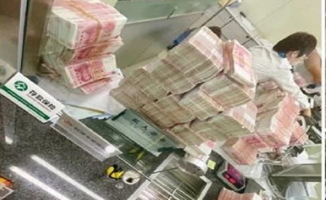 अमीर शख्स को गार्ड ने मास्क लगाने के लिए कहा, नाराज करोड़पति ने बैंक से निकाले 5.8 करोड़ रुपये