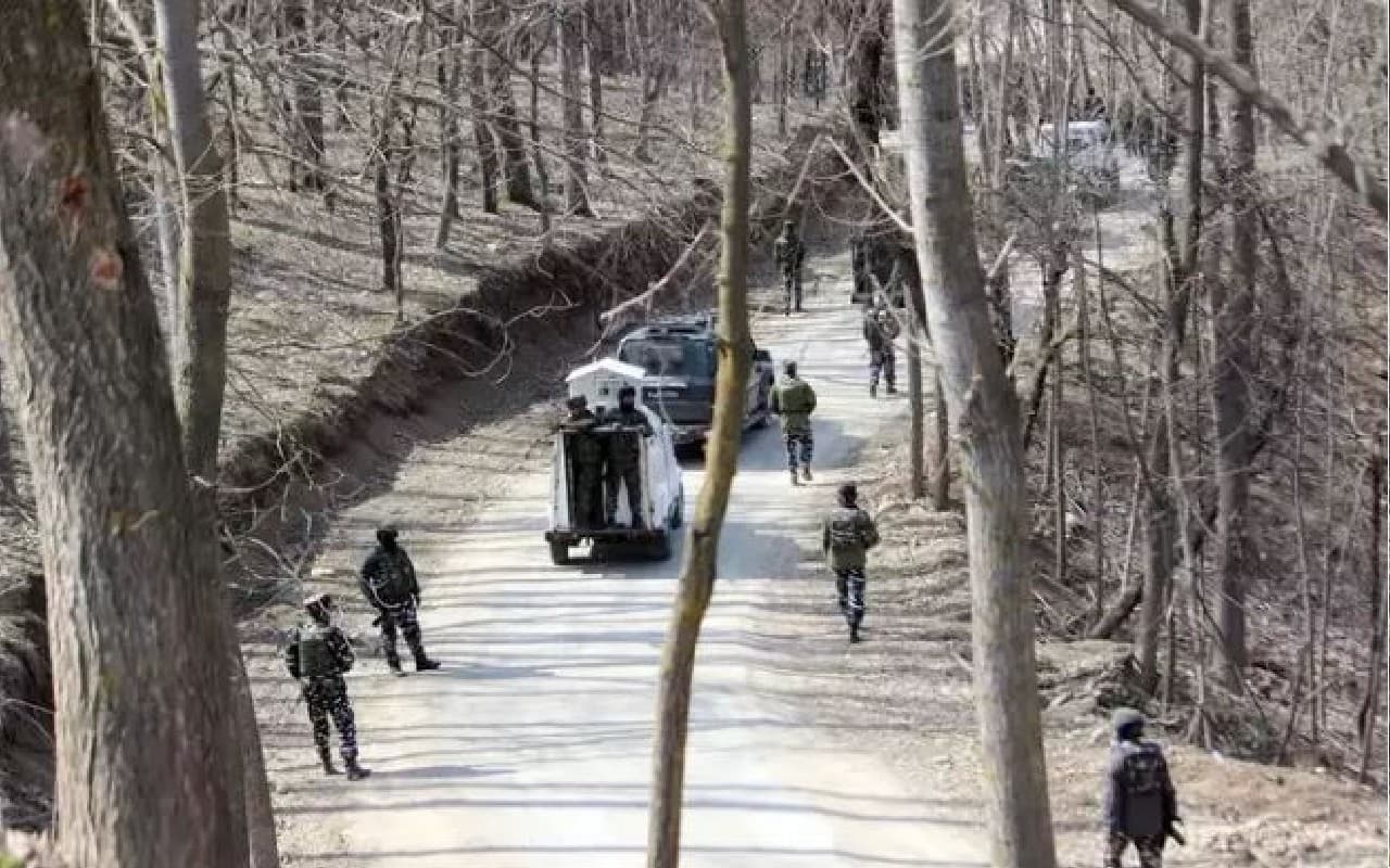 जम्मू कश्मीर के उरी में घुसपैठ करने कुछ इस तरह घुस रहे थे आंतकी, जवानों ने दाग दी गोली, देखें VIDEO