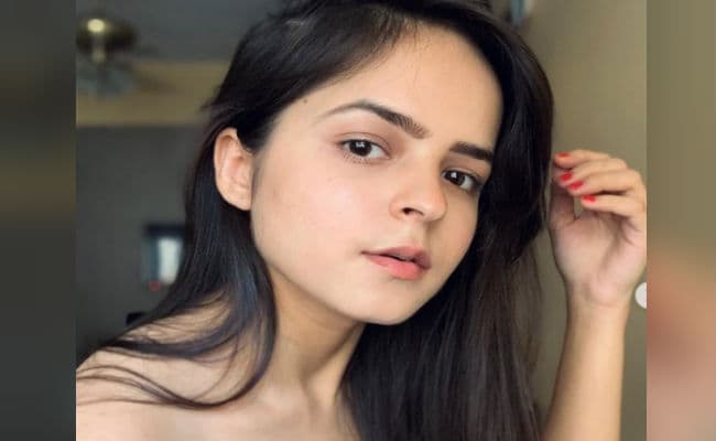 Taarak Mehta Ka Ooltah Chashmah : भिड़े की बेटी 'सोनू' रेड बॉडीकॉन ड्रेस में दिखी बेहद ग्‍लैमरस, दिल हार बैठे फैंस