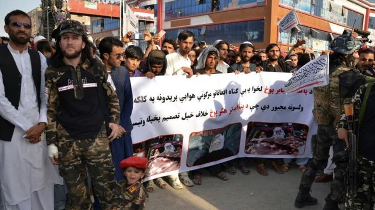 पाकिस्तान ने अफगानिस्तान में की एयरस्ट्राइक, महिला-बच्चों समेत 47 लोगों की मौत