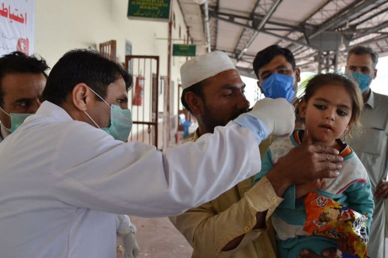 Coronavirus: कोरोना से कराह राह है पाकिस्तान, संक्रमितों की संख्या 1200 , मांगी मदद