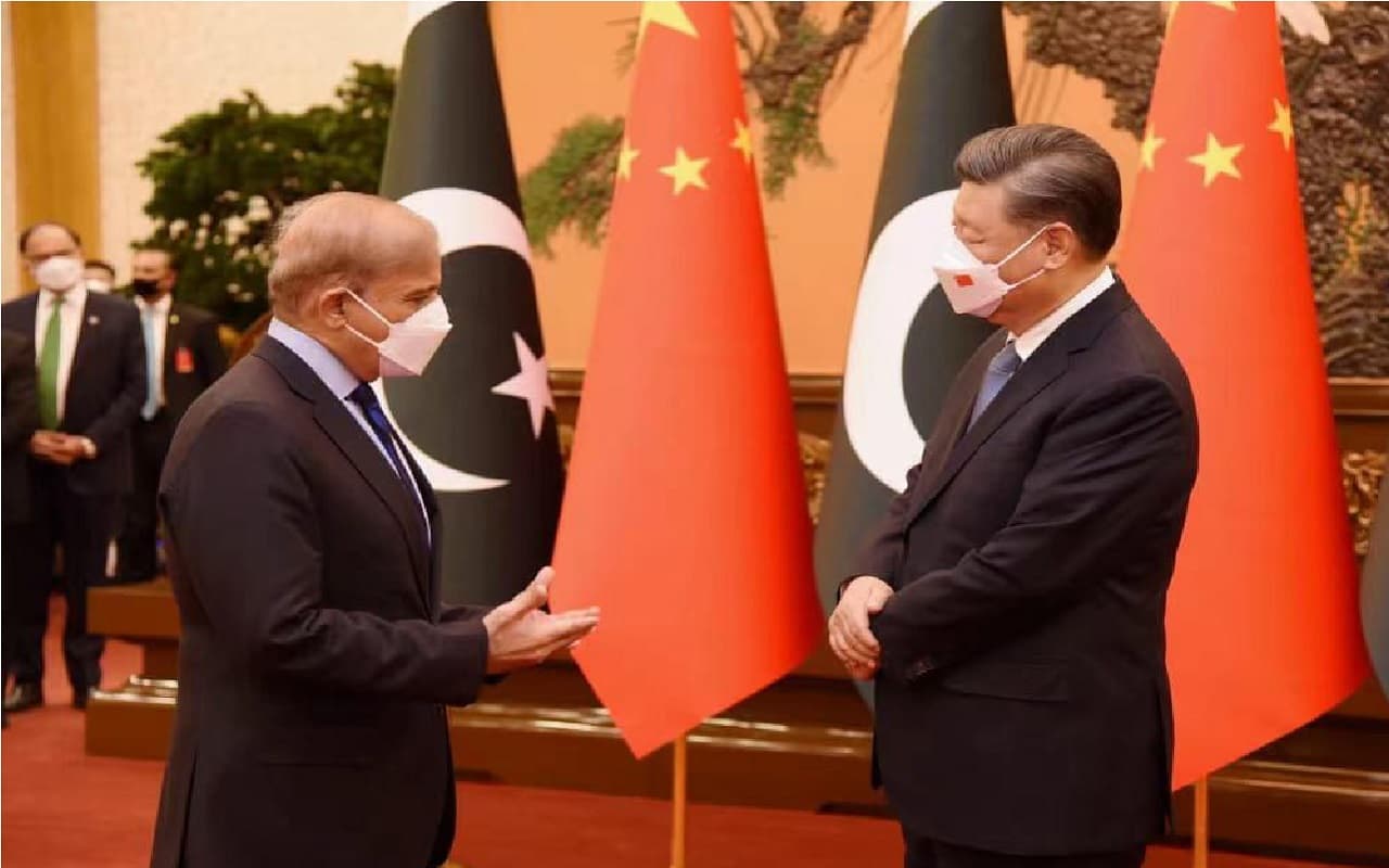 Uyghur Muslims: चीन के उइगर मुस्लिमों की आजादी की बात कर बुरे फंसा पाकिस्तान, अब कहा, हैक हो गया अकाउंट