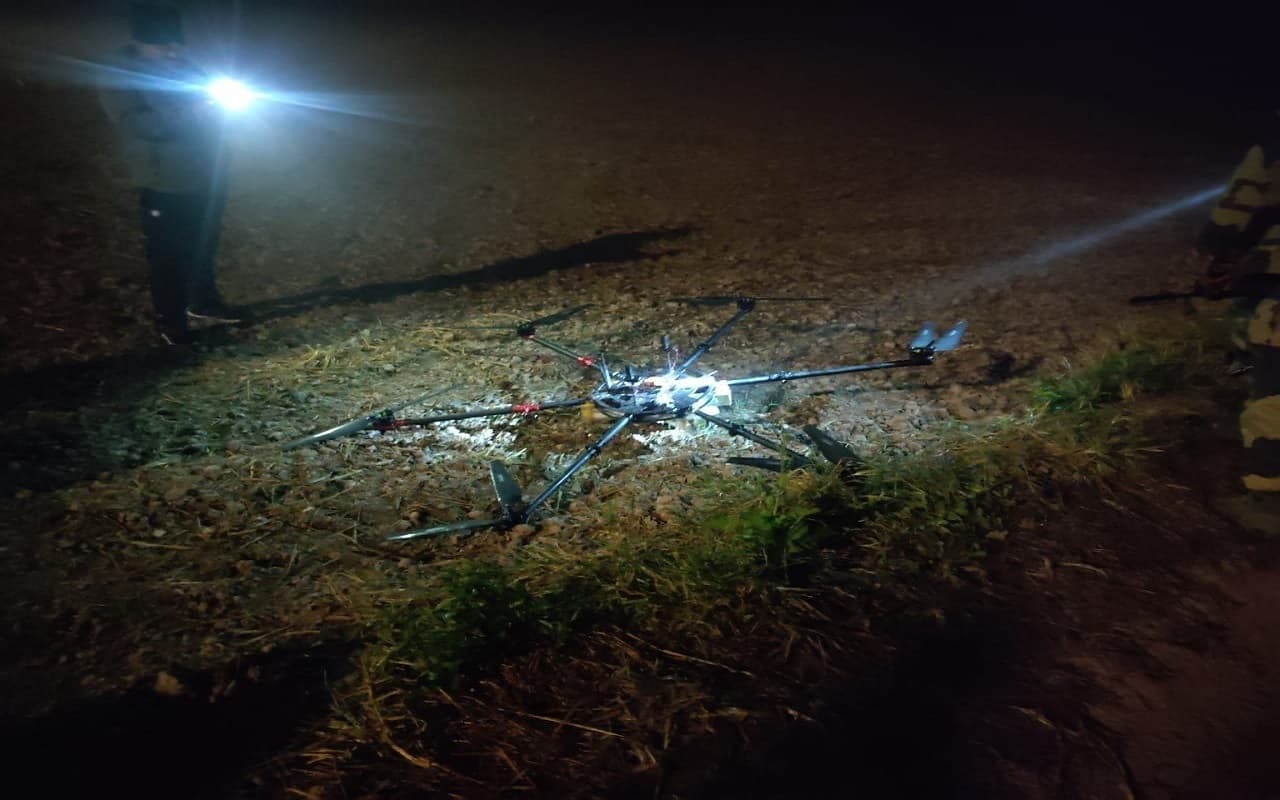 Drone In Punjab: पंजाब के अमृतसर में BSF के जवानों को मिली कामयाबी, मार गिराया पाकिस्तानी ड्रोन