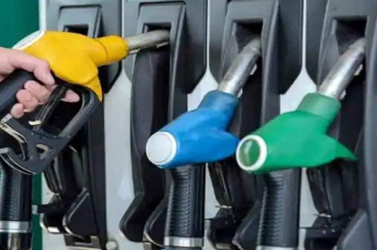 Pakistan Economic Crisis: पाकिस्तान में बर्बादी की कागार पर तेल कंपनियां, IMF से मिलेगी मदद?