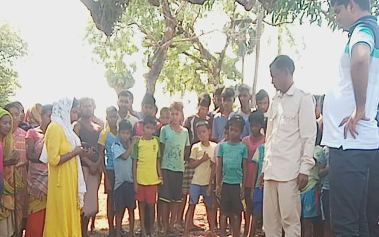 झारखंड : पाकुड़ में खुदाई के दौरान मिट्टी धंसी, दबकर दो महिलाओं की मौत