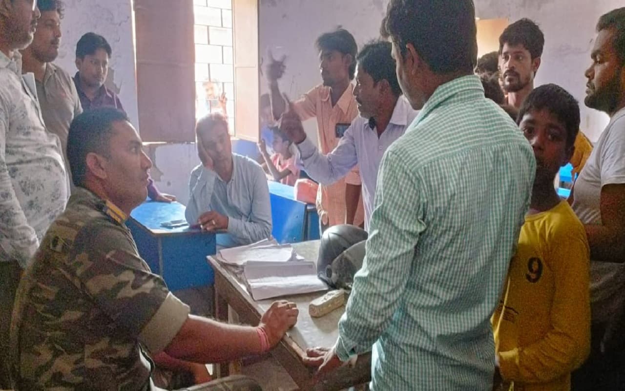झारखंड: इस्लामपुर में अभिभावकों ने शिक्षक को पीटा, करायी उठक-बैठक, केस दर्ज, शिक्षकों में आक्रोश