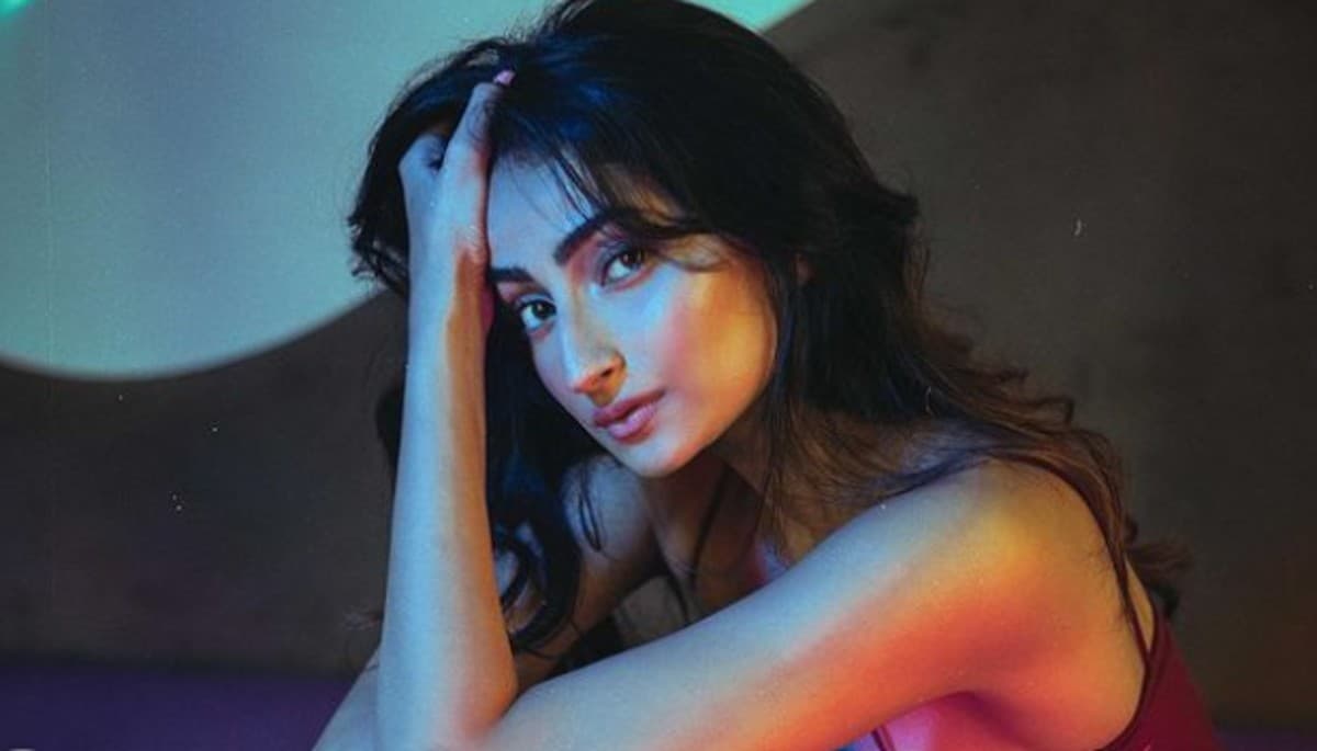 इस एक्टर के फिल्म सेट पर लड़कियां नहीं पहन सकती डीप नेक वाले कपड़े? श्वेता तिवारी की बेटी पलक का खुलासा