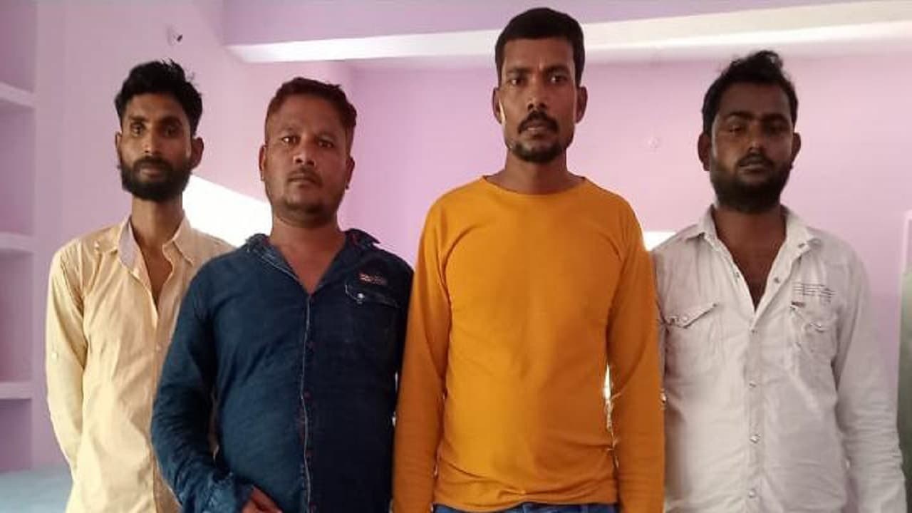 Jharkhand Crime News: बस एवं ऑटो स्टैंड में रेड, रंगदारी वसूलने वाले डब्लू सिंह गिरोह के 4 अपराधी अरेस्ट