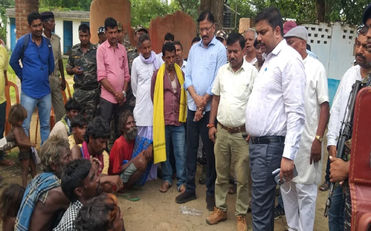 झारखंड के राज्यपाल Ramesh Bais के निर्देश पर मुसहर परिवार का हाल जानने पहुंचे पलामू DC, दिया ये आश्वासन