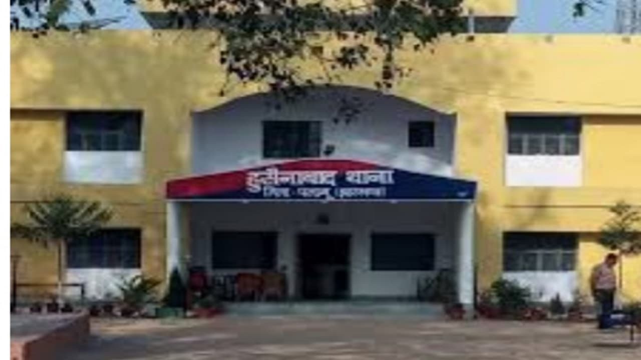 Jharkhand News: झारखंड के पलामू में नयी नवेली दुल्हन प्रेमी के साथ फरार, FIR दर्ज Jharkhand News: झारखंड के पलामू में नयी नवेली दुल्हन प्रेमी के साथ फरार, FIR दर्ज