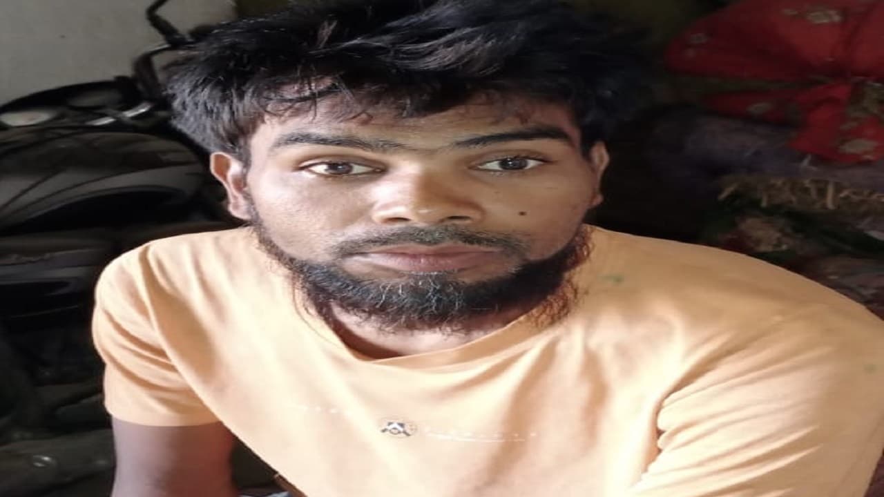 Jharkhand News: आंखों की रोशनी के लिए बेच दी जमीन, फिर भी नहीं लौटी रोशनी, अब भीख मांगकर कर रहे गुजारा