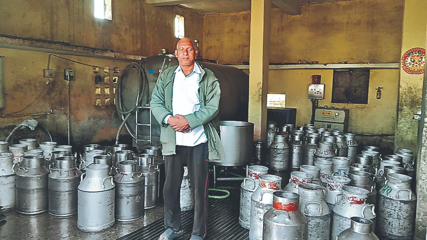 पलामू के 22 गांव के 2000 पशुपालकों के लिए वरदान साबित हो रहा बिलासपुर का मिल्क कूलिंग सेंटर