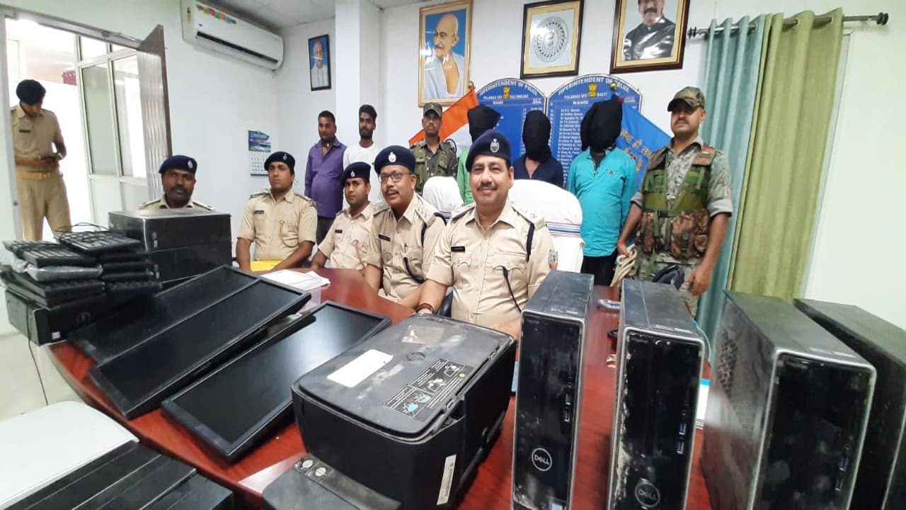 पुलिस-नक्सली मुठभेड़ में घायल TSPC नक्सली रंजन का इलाज करने वाले डॉक्टर सहित 2 गिरफ्तार, कई सामान बरामद