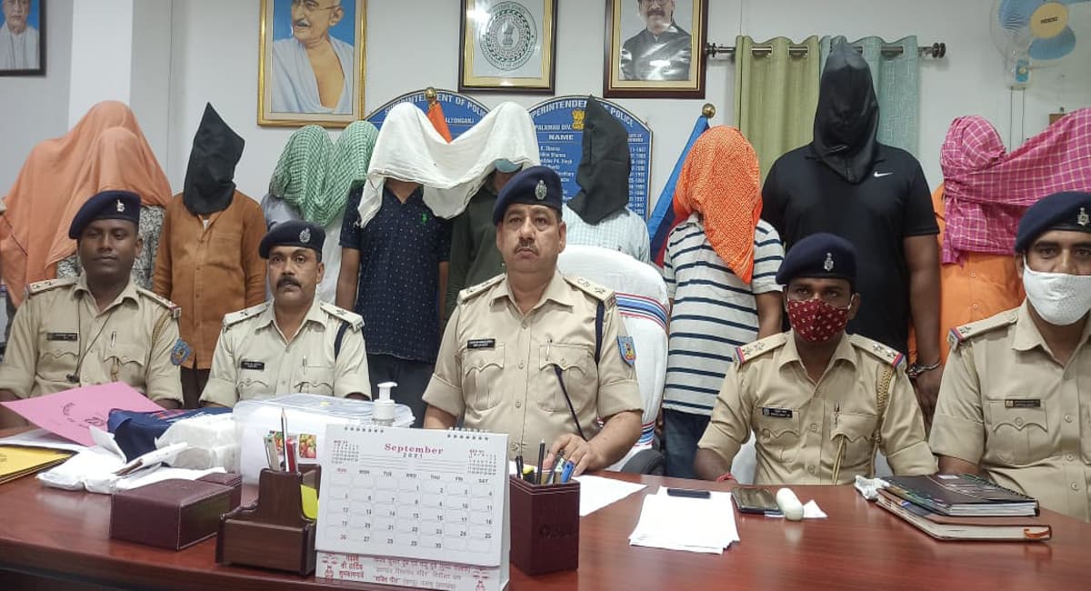 Jharkhand News : 10 हजार की डुप्लीकेट चाबी से करोड़ों का सोना गायब, बैंक का डिप्टी मैनेजर निकला मास्टरमाइंड Jharkhand News : 10 हजार की डुप्लीकेट चाबी से करोड़ों का सोना गायब, बैंक का डिप्टी मैनेजर निकला मास्टरमाइंड