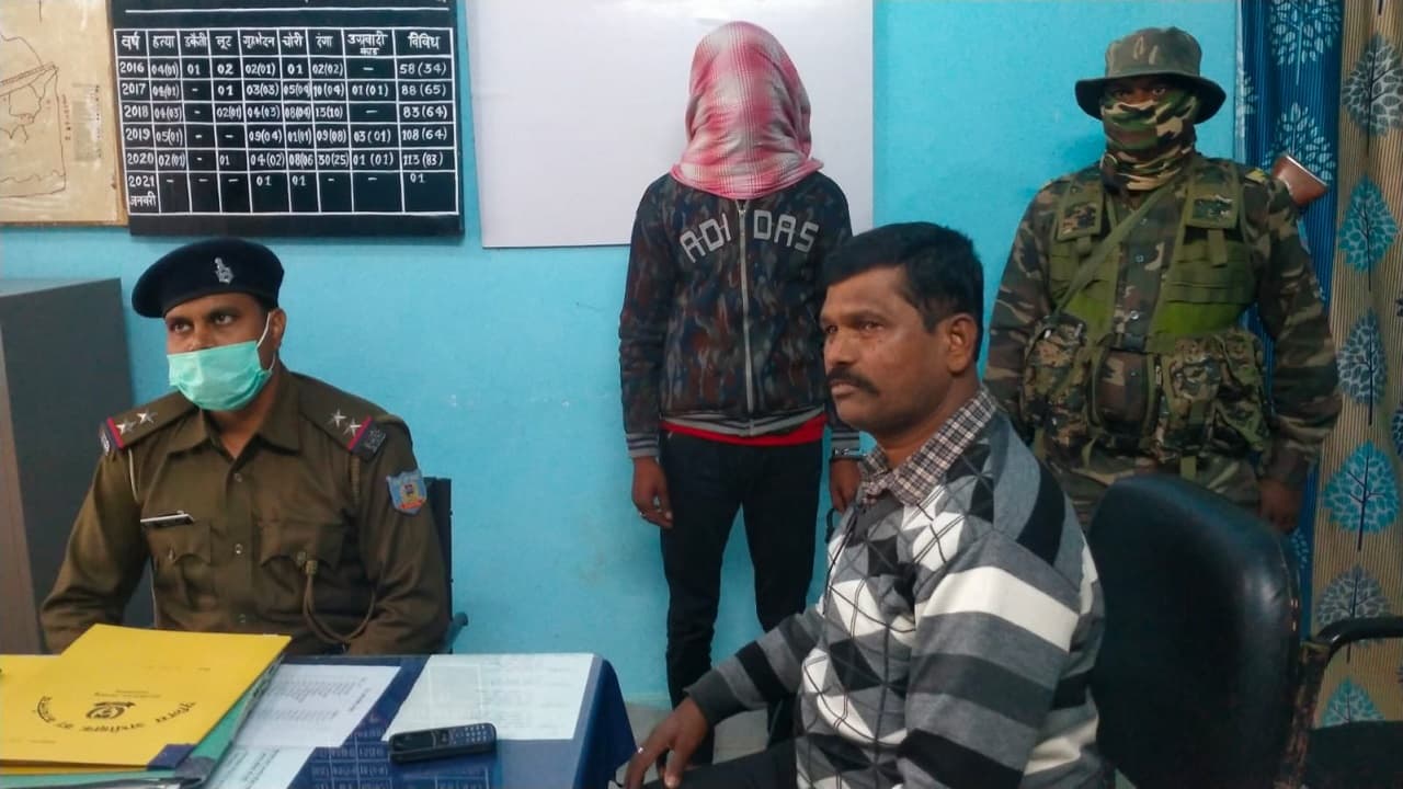 Jharkhand News: पलामू में पूर्व मुखिया के बेटे पर फायरिंग के एक आरोपी को जेल, दो की तलाश में छापामारी