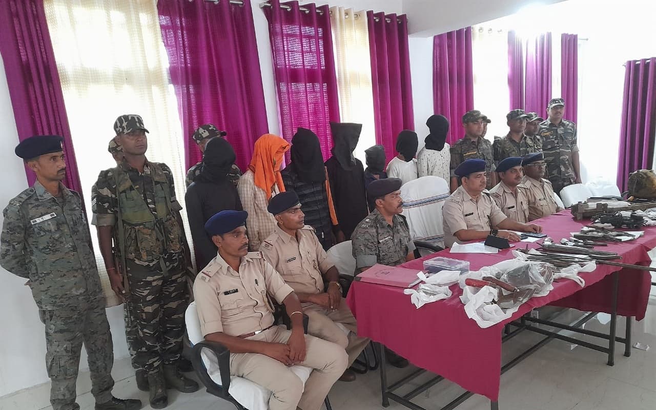 Crime News: पलामू में Social Media पर हथियार लहराता Video वायरल, 7 अरेस्ट, मिनी गन फैक्ट्री का खुलासा