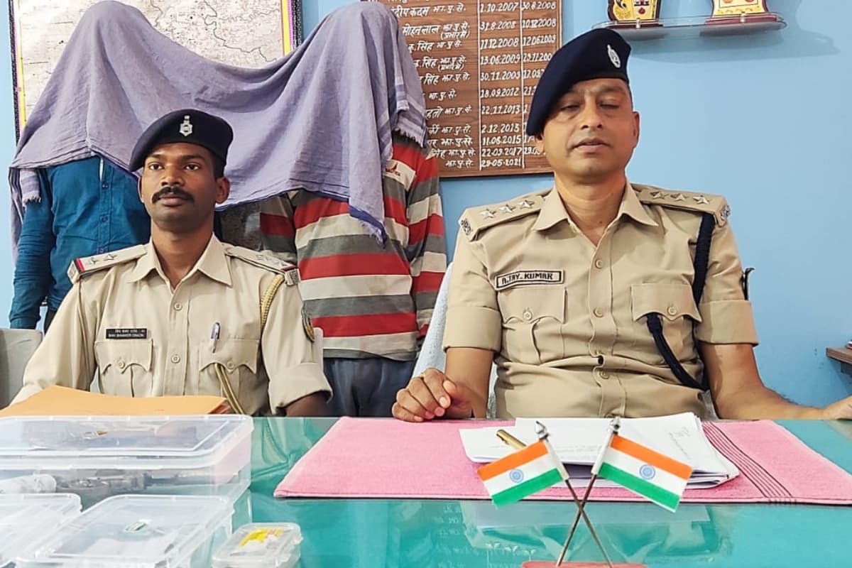 झारखंड: नक्सली संगठन टीएसपीसी को बड़ा झटका, लेवी के रुपये लेने से पहले ही पुलिस ने कमांडर महेश्वर राम को दबोचा