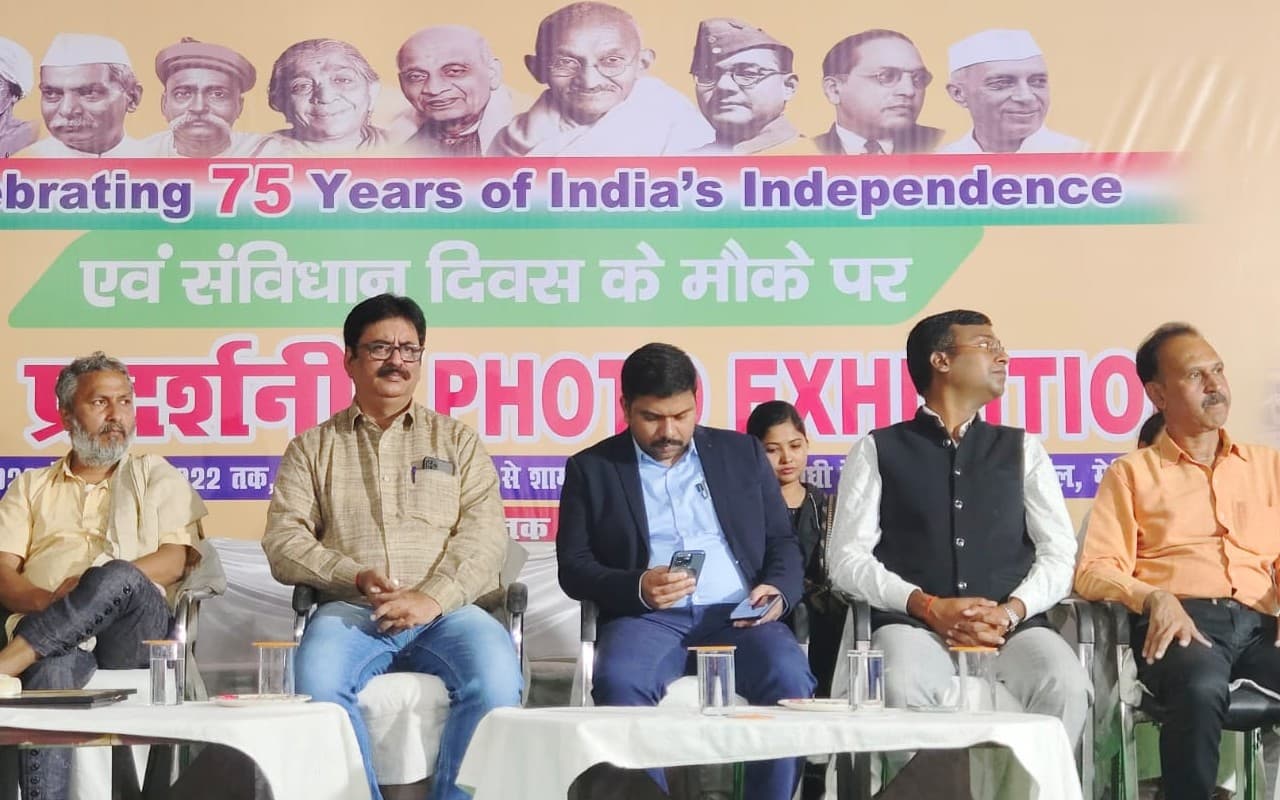 संविधान गढ़नेवाले सपूतों के नाम पर कुछ न होना पलामू के लिए शर्म की बात, संविधान दिवस पर बोले पत्रकार सुमन