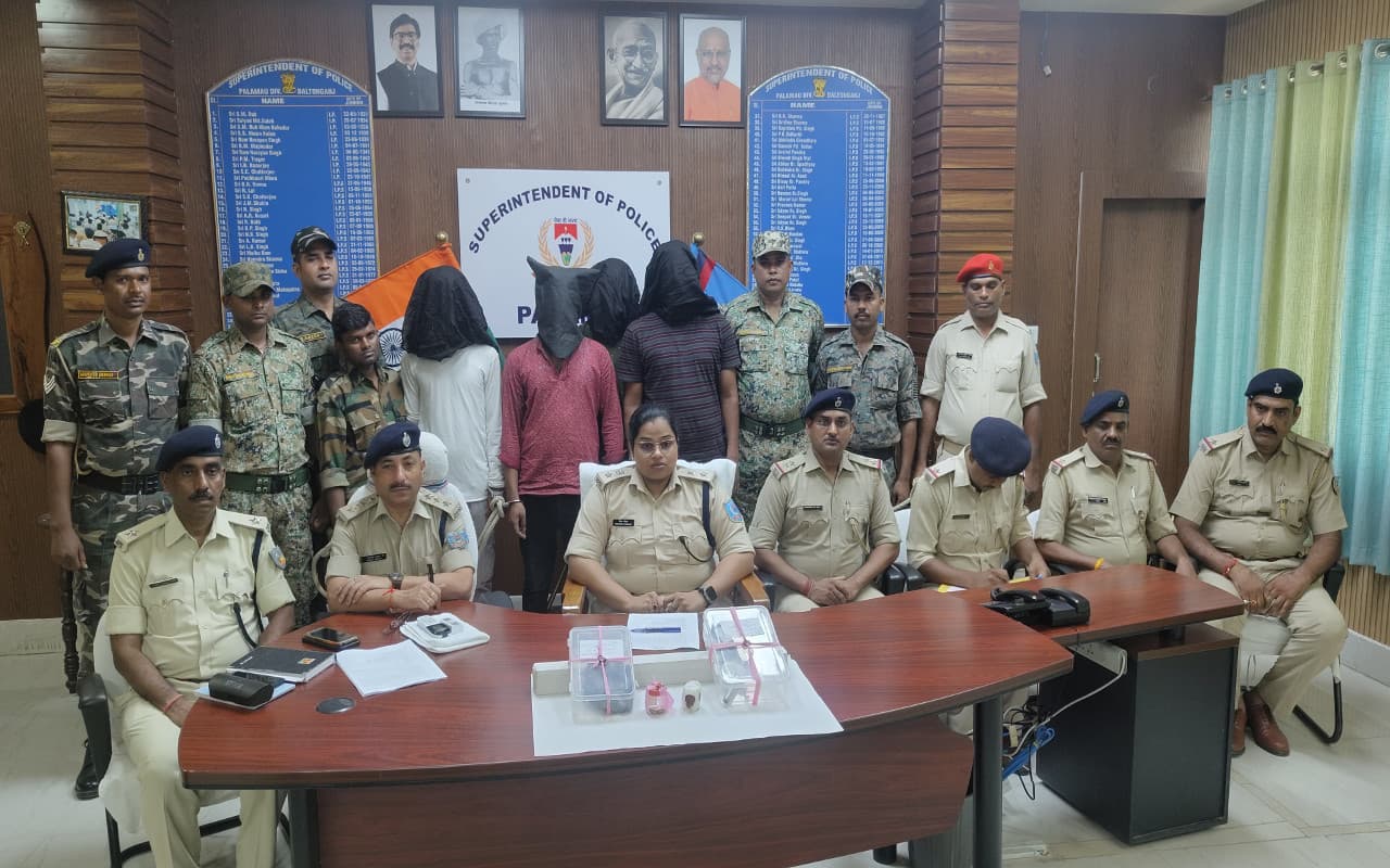 झारखंड : आपसी रंजिश में हुई राजेश वर्मा की हत्या, पलामू पुलिस ने किया खुलासा, हथियार सहित 4 आरोपी गिरफ्तार