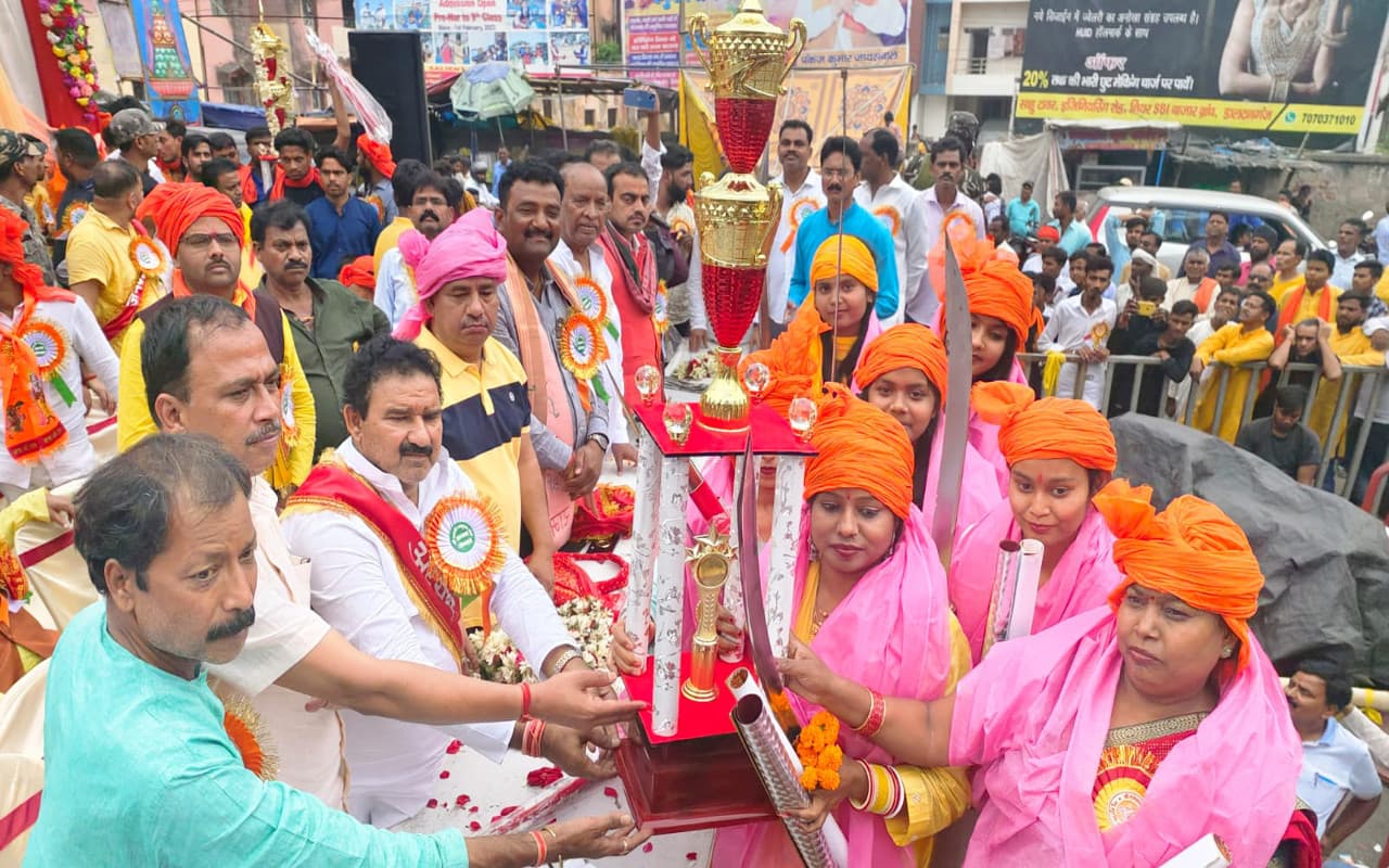 Ram Navami 2023: पलामू एसपी ने रामचरित मानस की चौपाई गाकर लोगों का मोहा मन, 3 झांकी काे मिला पहला पुरस्कार