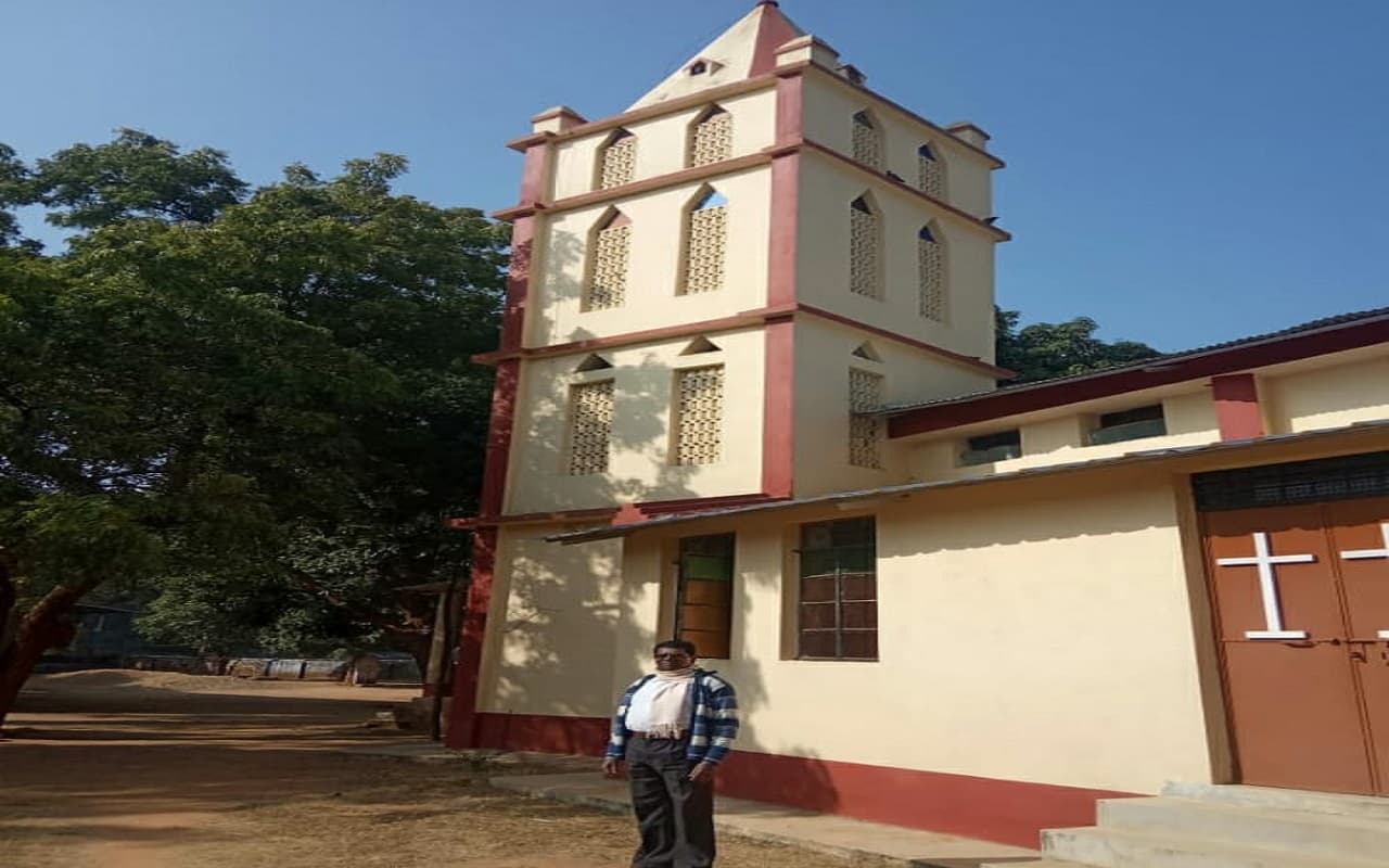 Christmas 2022: संत पीयूष गिरजाघर में कभी आम के पेड़ के नीचे होती थी प्रार्थना, 40 km से आते थे पुरोहित