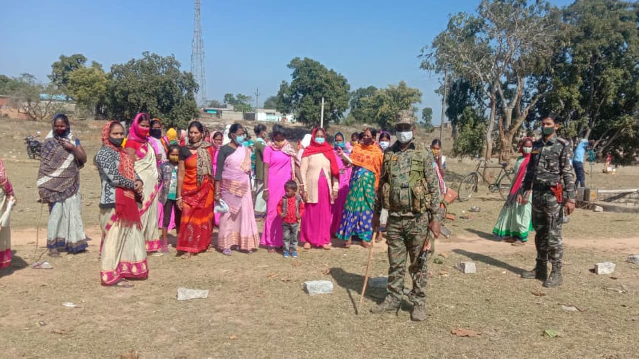 ग्रामीण महिलाओं ने पालकोट को नशामुक्त बनाने का लिया संकल्प, अब हड़िया-शराब बेचने वालों की खैर नहीं