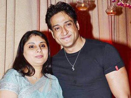 दिवंगत इंदर कुमार की पत्नी ने शाहरुख और करण पर साधा निशाना, कहा- पति के काम मांगने पर नंबर को कर दिया था ब्लॉक