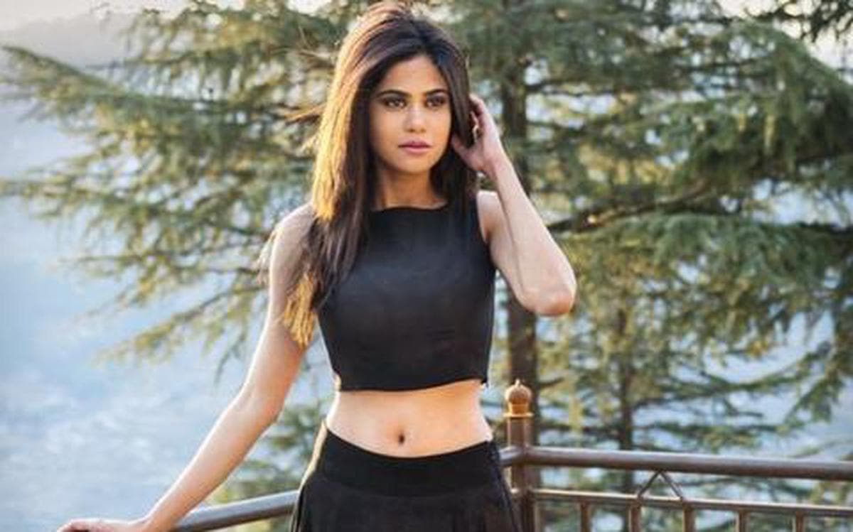 Aashram की पम्मी ट्रांसपेरेंट ड्रेस में दिखी ग्लैमरस अंदाज में, फैंस बोले- बाबा निराला आपकी लोकेशन...