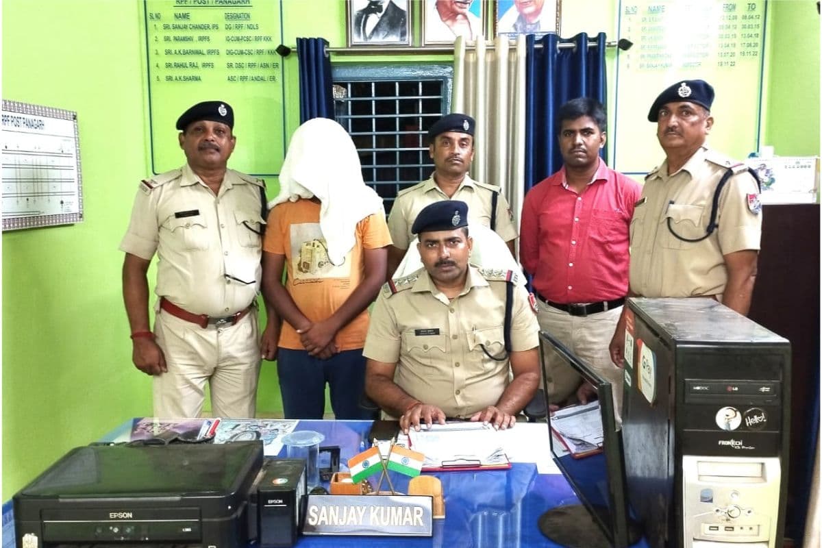 पानागढ़ आरपीएफ ने छापेमारी अभियान चलाकर ई टिकट मामले में एक व्यवसायी को किया गिरफ्तार