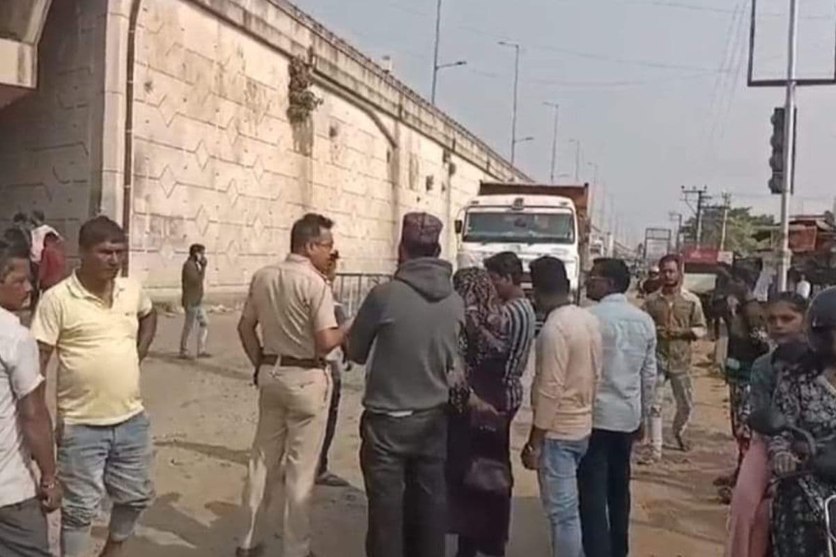 पानागढ़ में कहीं सड़क खराब को लेकर अवरोध तो कहीं उड़ते धूल को लेकर ज्ञापन